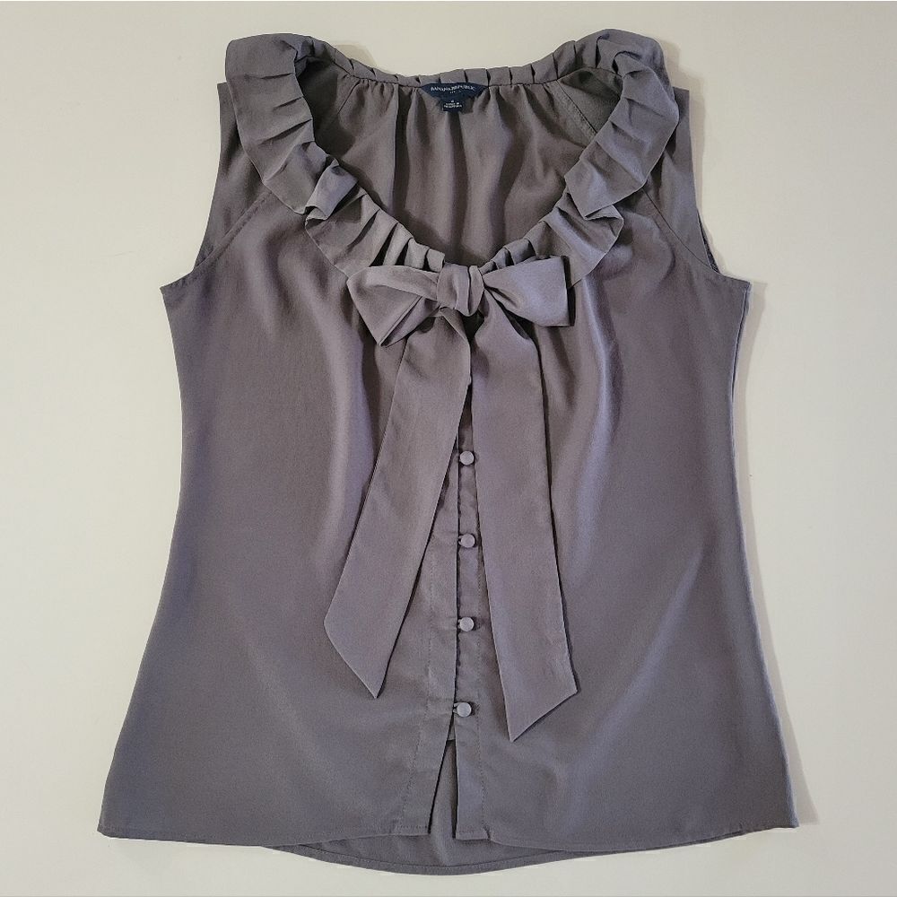 Banana Republic Women's Taupe/Green Sleeveless Ruffle V-neck Blouse